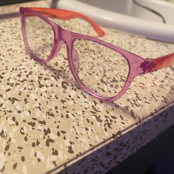 pink glasses frames 🐼🐼🐼 - Picture 4 of 7